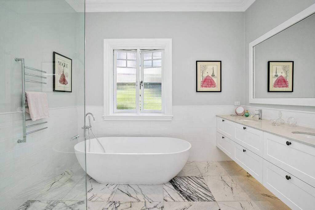 Holiday home Balmoral Hamptons House With Heated Pool And Hot Tub