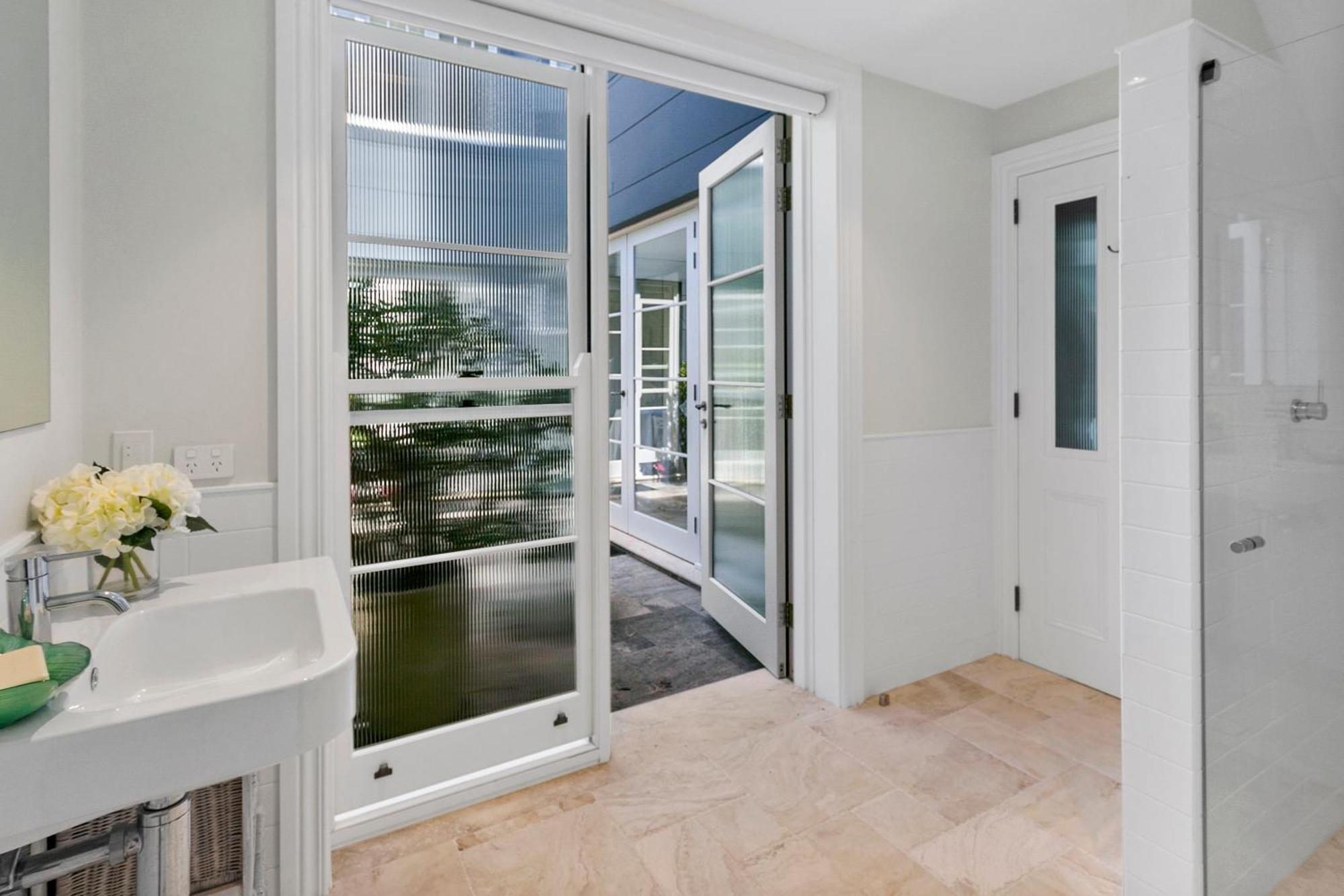 Balmoral Hamptons House With Heated Pool And Hot Tub